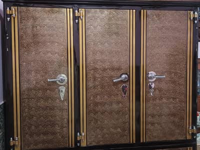 urgent sell 3 door  safe almari 120kg  made in gujranwala
