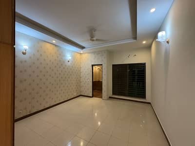 10 Marla upper portion gas available