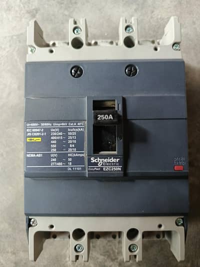 SCHNEIDER CIRCUIT BREAKER EASYPACT EZC250N 3 Pole