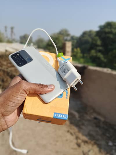 Tecno spark 8c  3 64 full box
