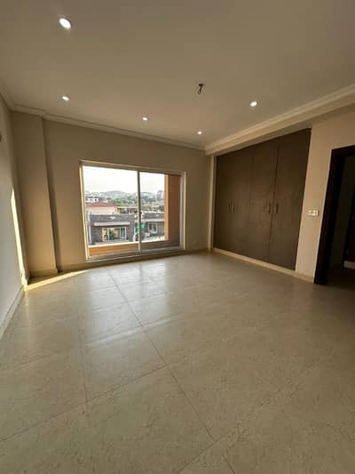 10 Marla Brend New House With 5 Bedrooms And 7 Washrooms Available For Sale