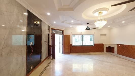 Fair-Priced 600 Square Yards Upper Portion Available In I-8/4