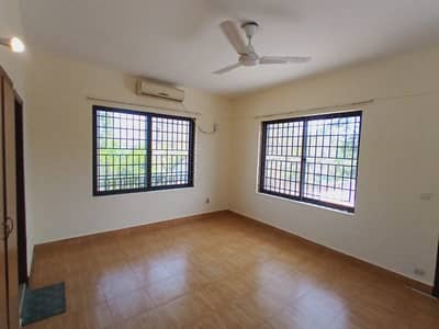Upper Portion Independent Unfurnished Beautiful Location, Separate Gate