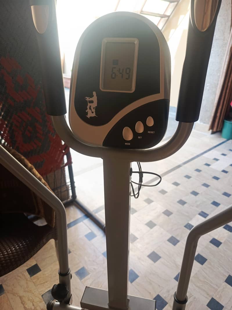 Eleptical exercise machine 2