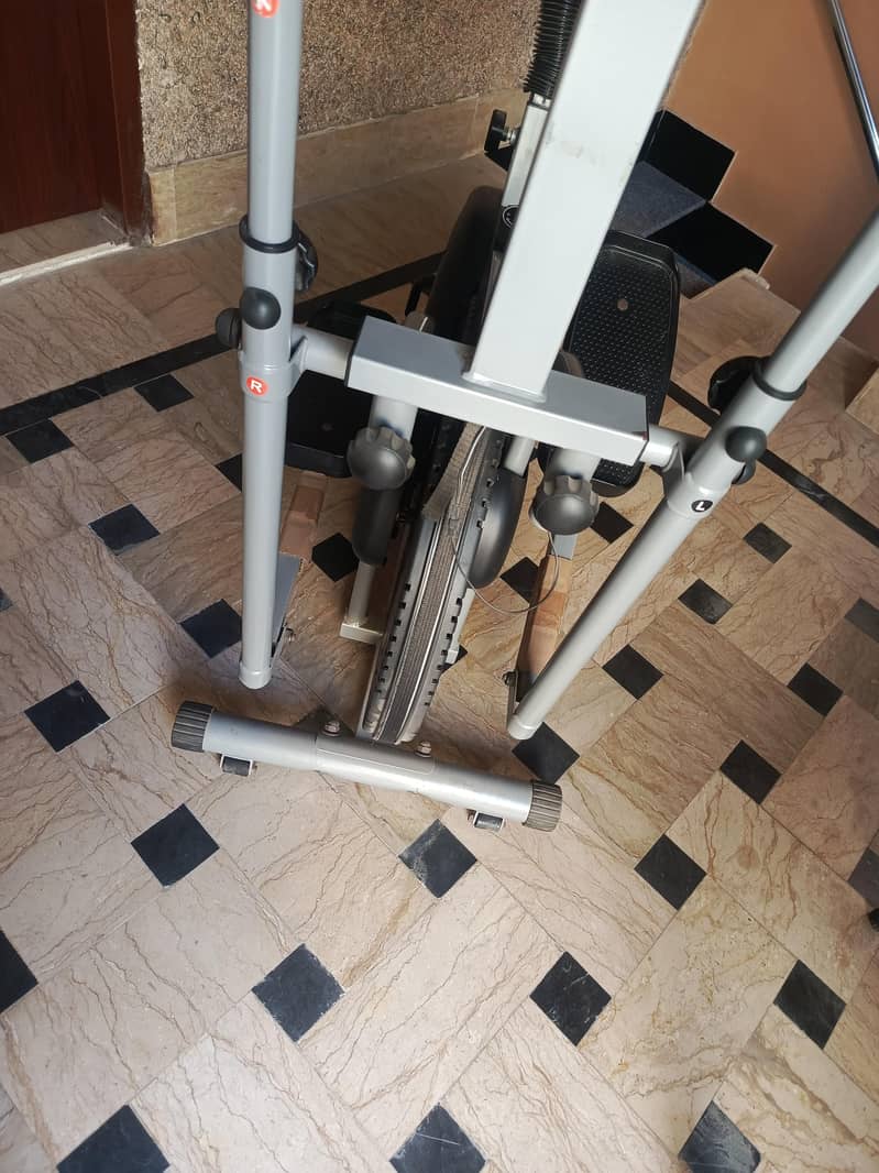 Eleptical exercise machine 4