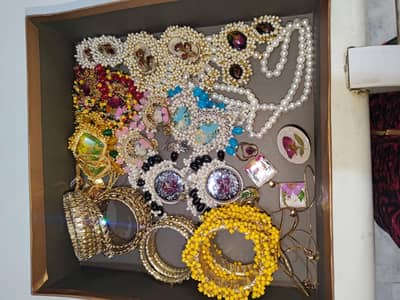 resin art jewelry and handy crafts