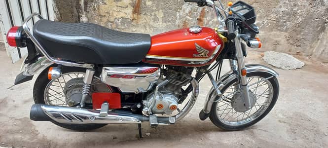 urgent sale Honda 125 cc  complete document my number 03007947808