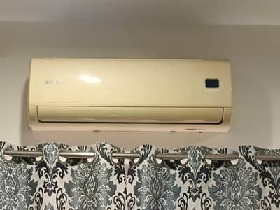 1 Ton Orient AC and DAWLANCE Fridge