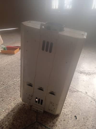 8 litre used instant geyser