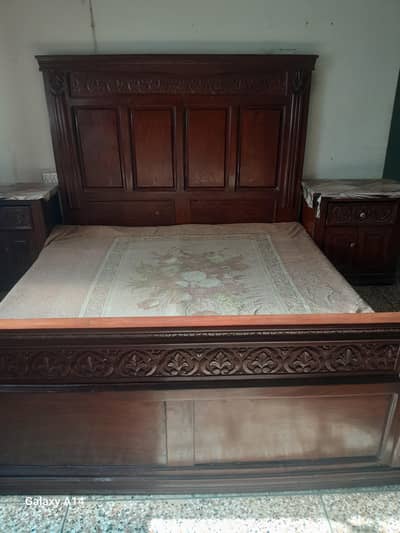 king size bed with side table