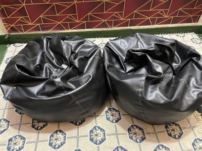 leather bean bag yet black