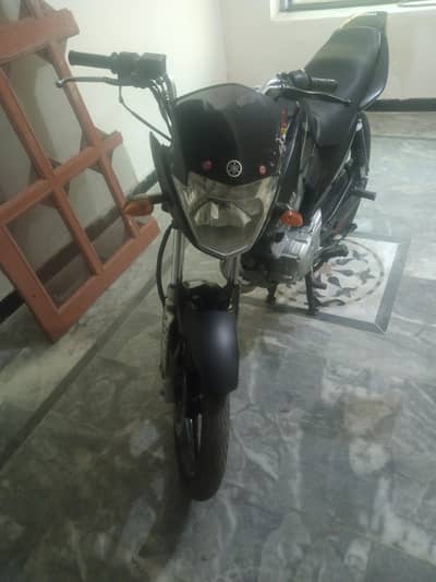 Neat and clean Ybr 125 2017 model available