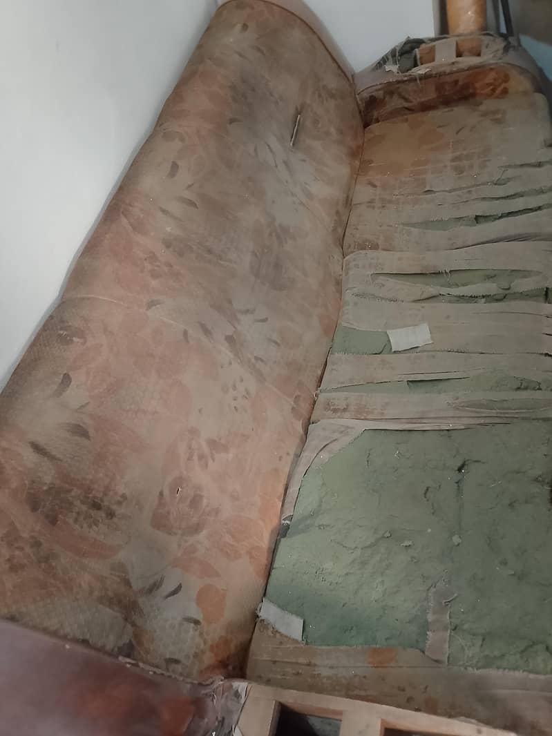 “استعمال شدہ 3 سیٹر صوفا سیٹ – لوکل بنایا ہوا، اچھی حالت میں” 0