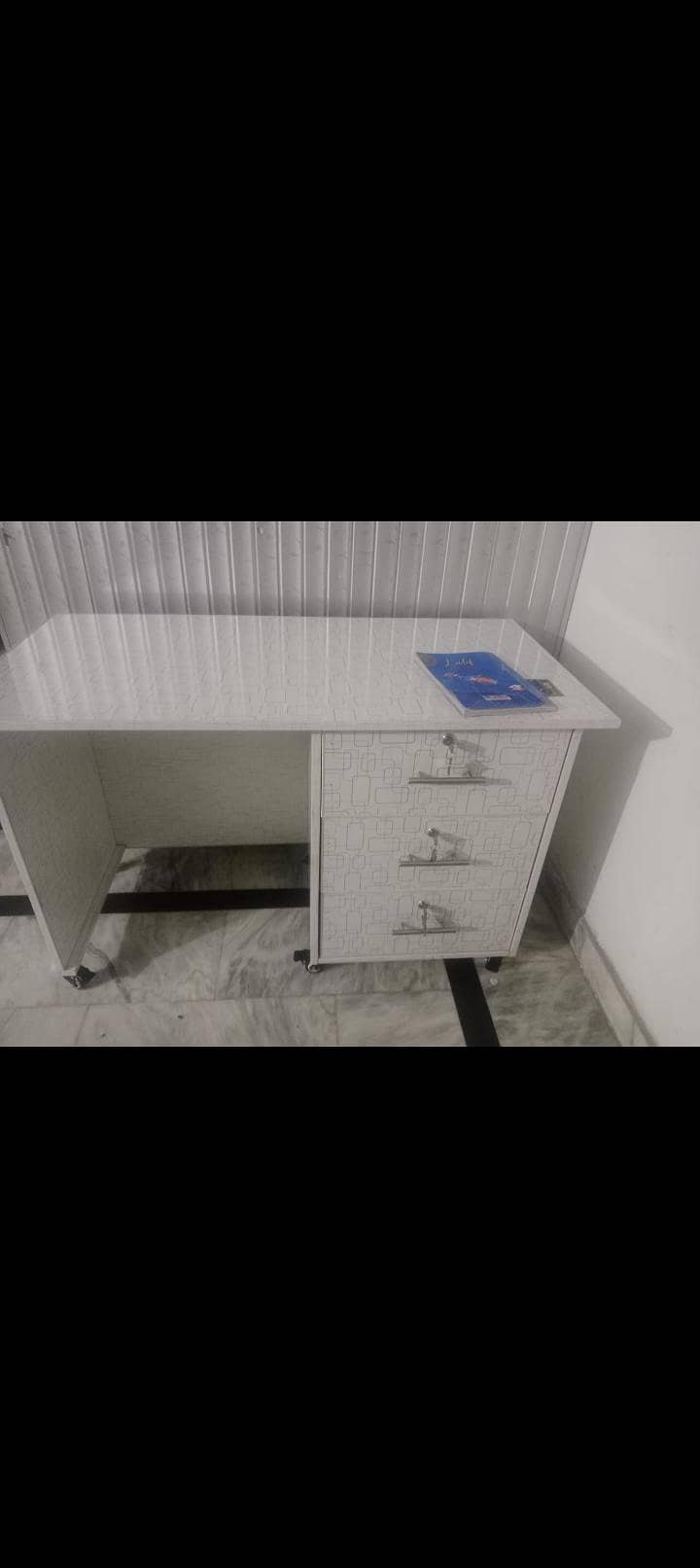 study table, iron stand 0