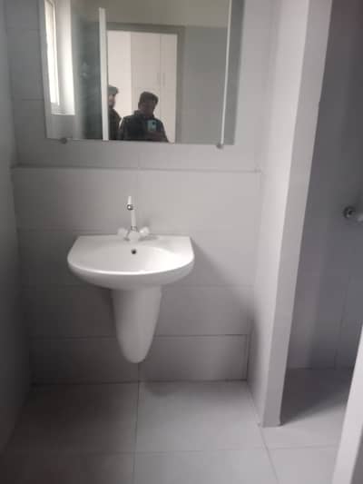 Upper porshion for rent