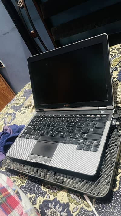 Dell Latitude E6230 (without Battery)