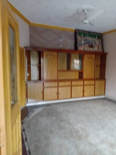 1 kanal upper portion for rent lower lock