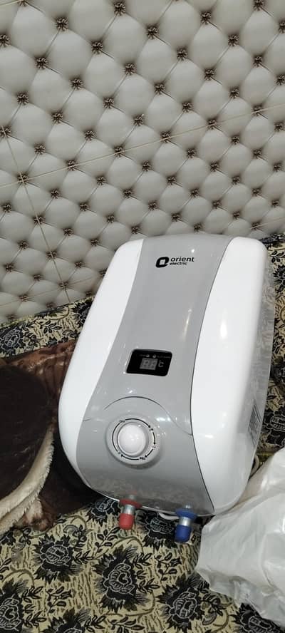 orient instant geyser  20L bilkul new not used.  argent sale