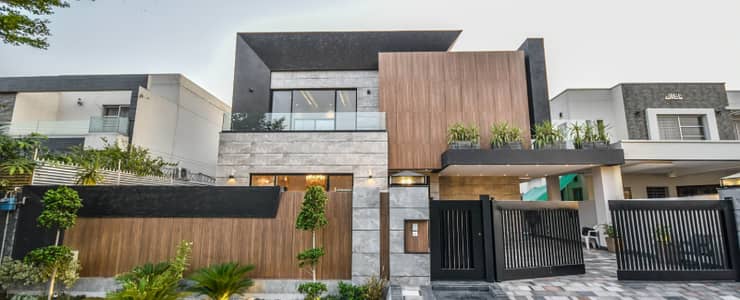 20 MARLA ELEGANT AND FULLY MAINTAINED SUPER HOT LOCATED BUNGALOW WITH 11KVA SOLAR IS AVAILABLE IN THE BEST BLOCK OF DHA LAHORE.