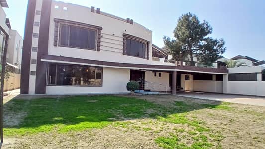 2 KANAL ELEGANT AND FULLY MAINTAINED SUPER HOT LOCATED BUNGALOW IS AVAILABLE IN THE BEST BLOCK OF DHA LAHORE.