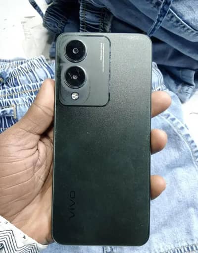 vivo y 17s.       no ani falt All okay.    Box charge sath ha