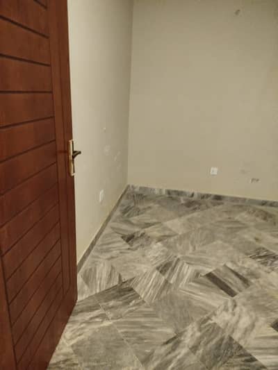 5 Marla Upper Portion With Gas Rent Out