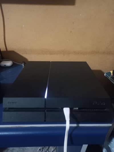 PS 4 With box + One controller+ games