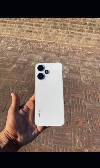 mobile bilkul 10/10 hai open bi nhi hai