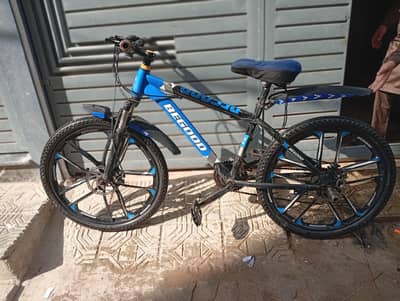 new Hy 1 month pehle li thi urgent sale hy price munasib Kar dun ga