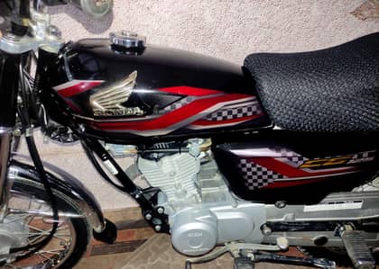 Honda 125 Black Beauty