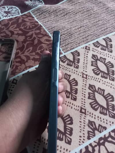 8/256 GB black colour