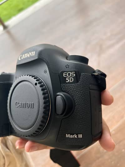 Canon 5D Mark iii  fresh body,