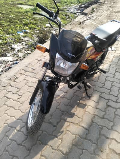 Honda prider 100cc 2025 model for sale. condition 10/10 urgent sale