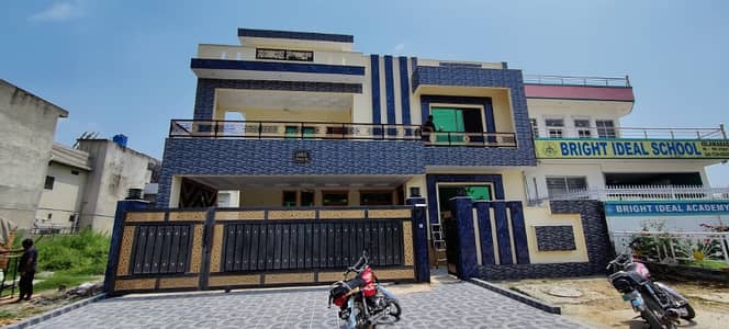 12 Marla Luxury House Available For Sale