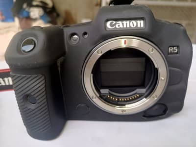 Canon R5 body 10/10 condition like new