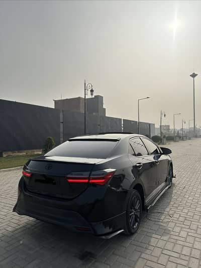 Grande 2021 black interior