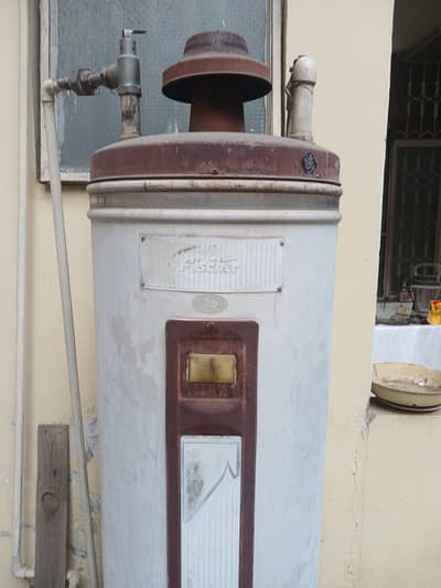 35 gallon geyser in working condition, urgent sale come quick
