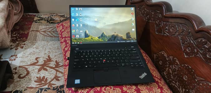 Lenovo laptop X1 Carbon i5.7 gen  8.256