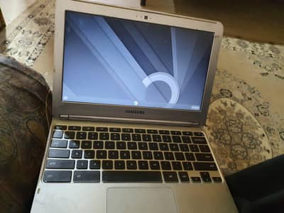 sumsung chrom book for sale  condition picture me motion ha