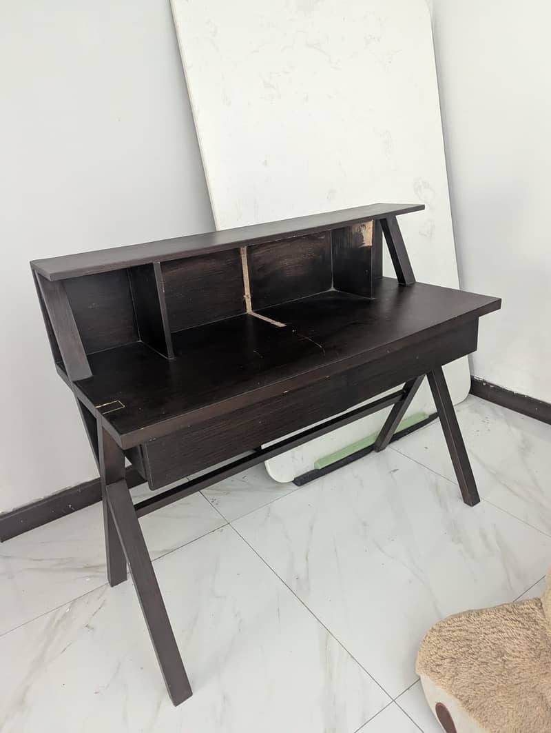 Study table/Writing table 0