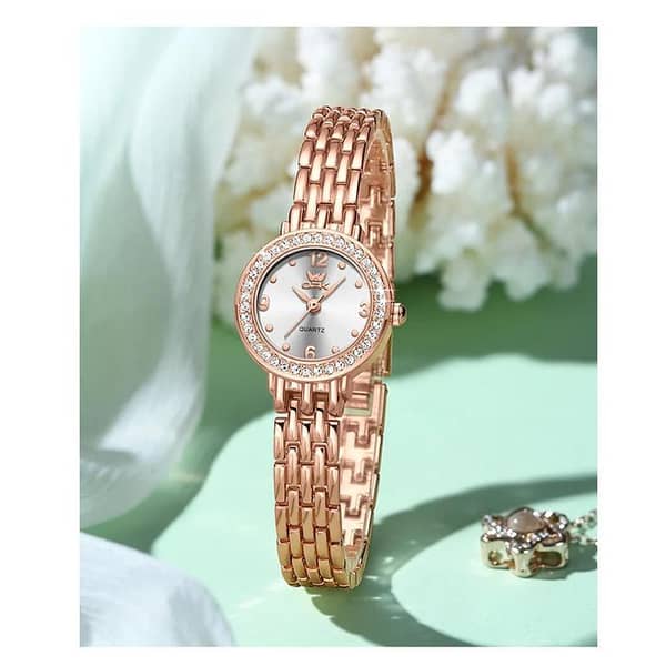 Golden Chain Watch for Girls | Modern-Retro Design for Ladies