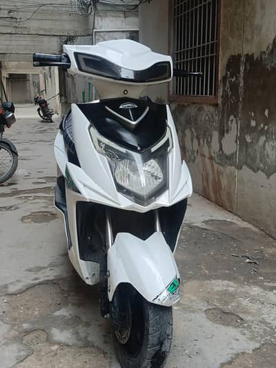 YJ FUTURE electric scooty