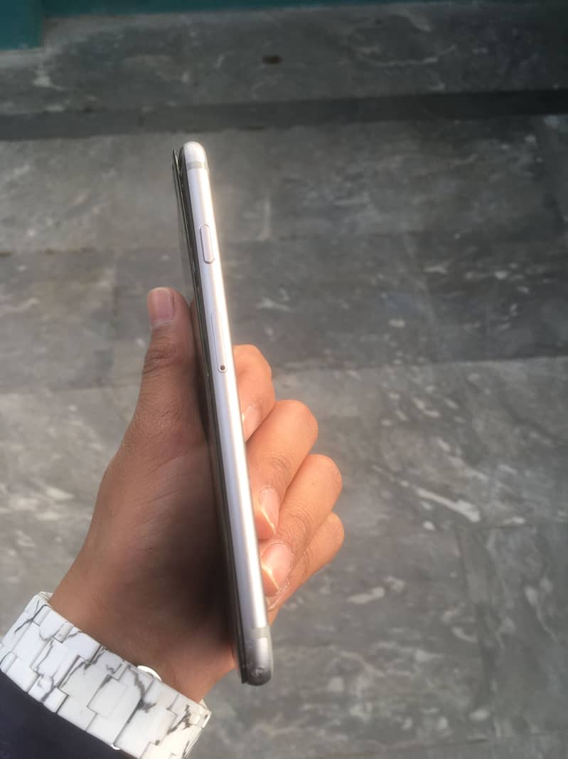 iPhone 6 screen damage 3