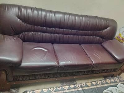 6 sitee sofa set with table with iron stand wood  very good condition