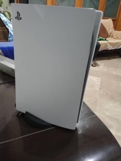 PS5 Disk edition UK model with one controller.