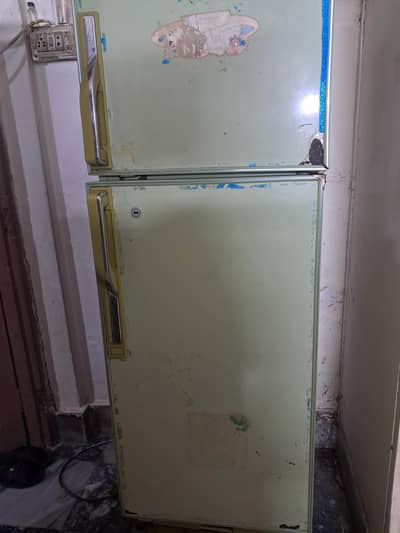 selling fridge on urgent base