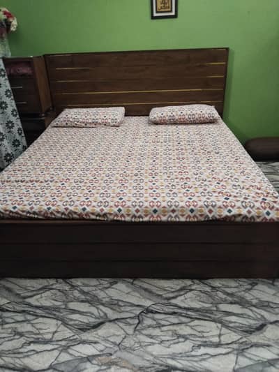 bed set . pure wooden furniture condition 10/10 urgent sell