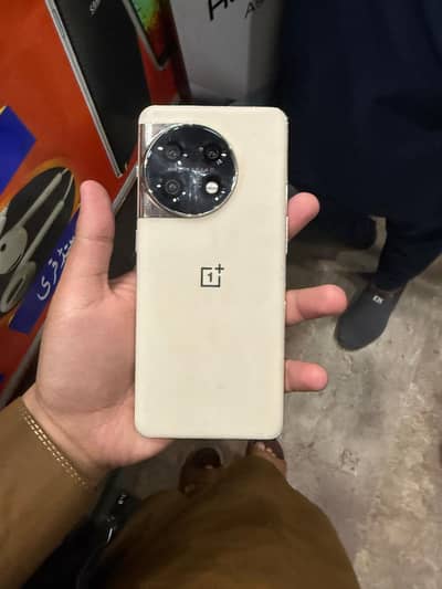 one plus 11 5G 16+12 ram/256 rom Non pTa