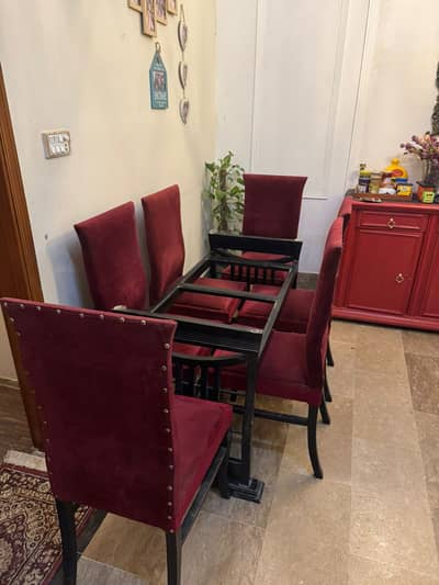DINING TABLE WITH 6 CUSHIONED SEATS