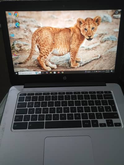 Chrome HP laptop 4gb 32gb storage 9.5/10 with original charger